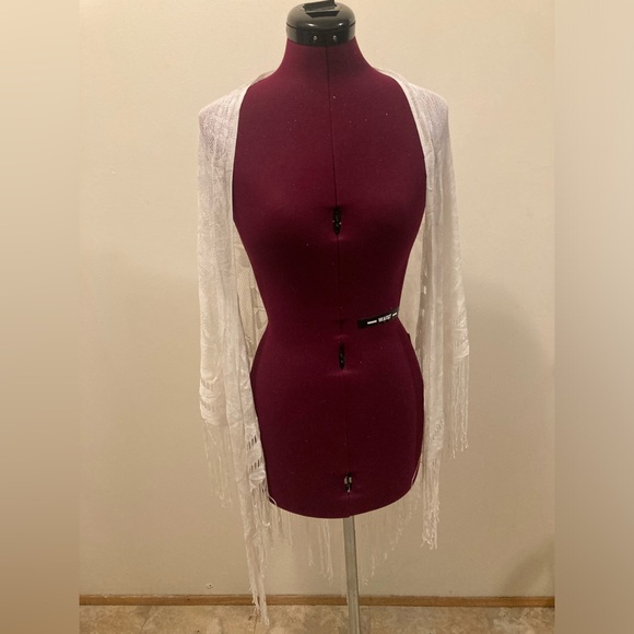 White Shawl - Picture 2 of 4